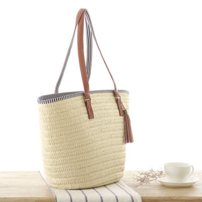 Solana Beach Straw Tassel Shoulder Bag
